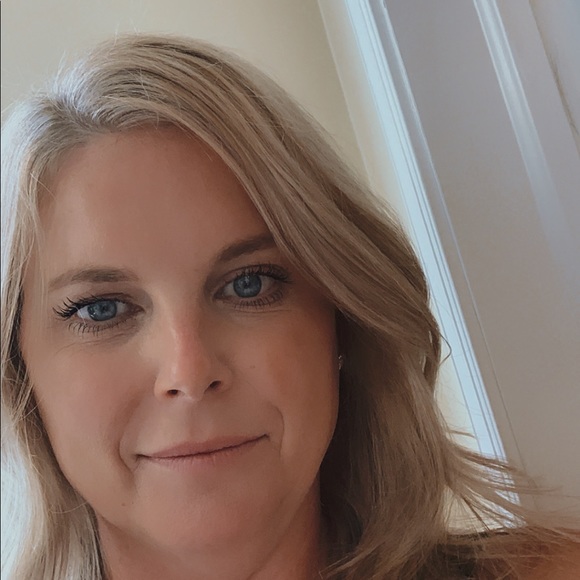 Meet your Posher, Jenn - Picture 1 of 1